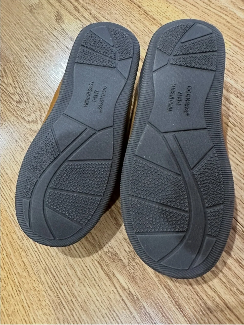 NWOT dockers boys kids size medium/13-1 tan slippers/shoes